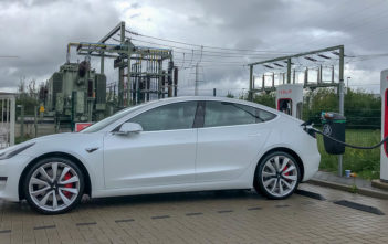 tesla model 3 standard range plus nabijanie